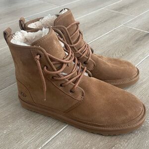 UGG Men's Harkley Sherpa Sheepskin
Chukka Boots Size 12